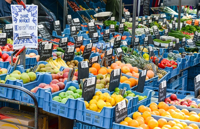 ovoce a zelenina na trhu